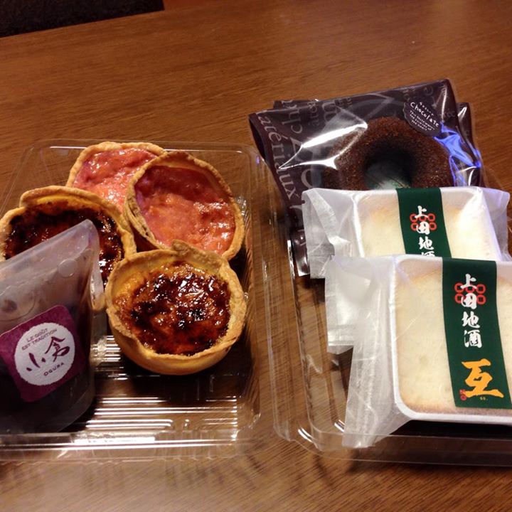 利庵(リアン) ケーキ・タルト,どら焼き,ドーナツ たまごタルト(キャラメル、いちご)、どら焼き(抹茶)、地酒ケーキ、焼きドーナツ(チョコ)、
小倉くず餡