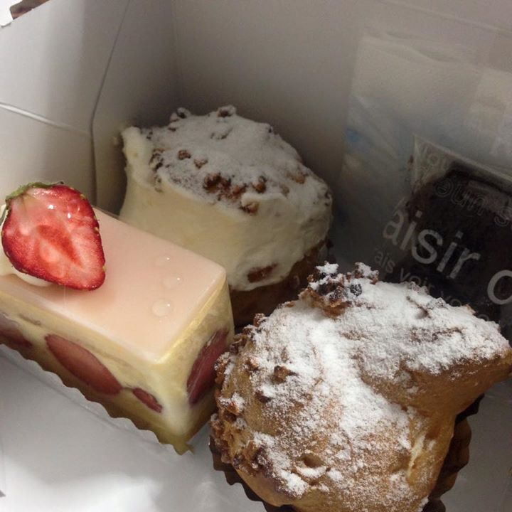 パティスリー・ラ・スール(La Soeur) シュークリーム,ケーキ・タルト シュー・リヨネーズ、シュー・パリジェンヌ、フラジエ(イチゴのケーキ)