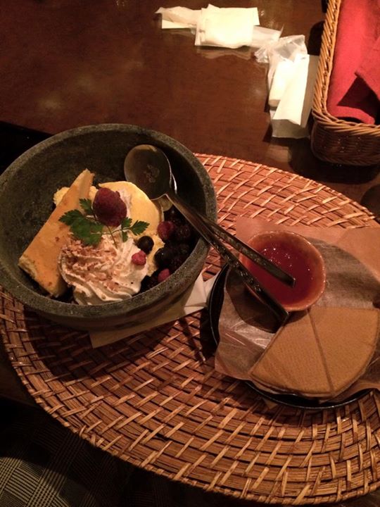 草木万里乃(クサキマリノ) アイス・ジェラート,ケーキ・タルト コールドストーンの器の中で混ぜて食べるチーズケーキとアイス