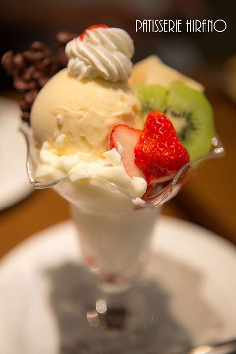 パティスリーヒラノ（cafe HIRANO）&nbsp;パフェ・サンデー&nbsp;新作グラノーラのパフェ他