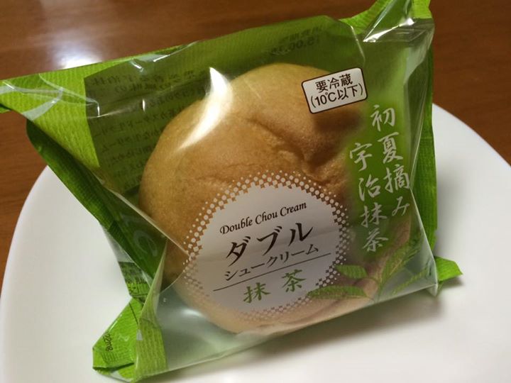 シャトレーゼ&nbsp;シュークリーム&nbsp;ダブルシュークリーム抹茶