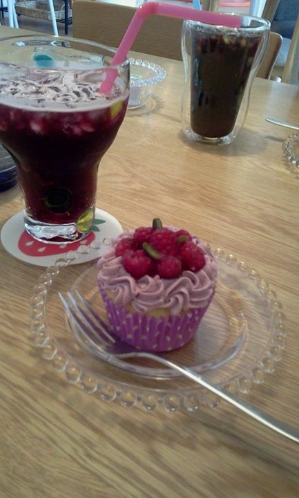 Sweets market cafe' スイーツマーケットカフェ ケーキ・タルト ベリーのカップケーキ