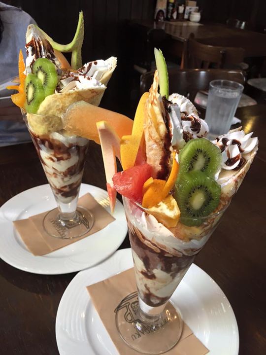 珈琲哲學（コーヒーテツガク）&nbsp;パフェ・サンデー&nbsp;クレープとフルーツいっぱいのパフェ