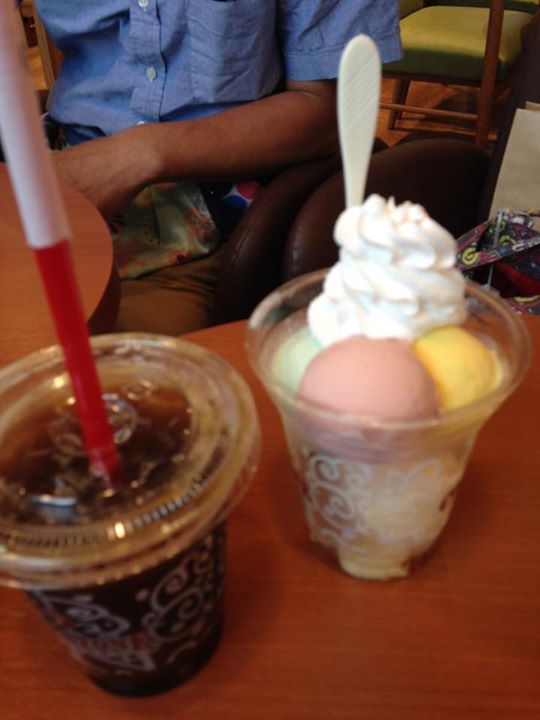 コールドストーンクリーマリージャパン Cold Stone Creamery Japan アイス・ジェラート レインボーアイス、ぶらっと稲里の冷凍クレープ、ミスドのドーナツ