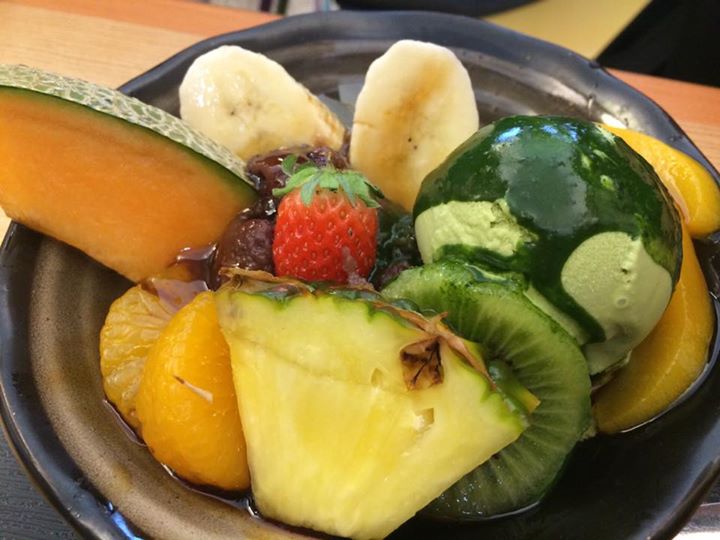 甘味処みつばち&nbsp;ぜんざい,あんみつ&nbsp;白玉ぜんざい、クリームあんみつ