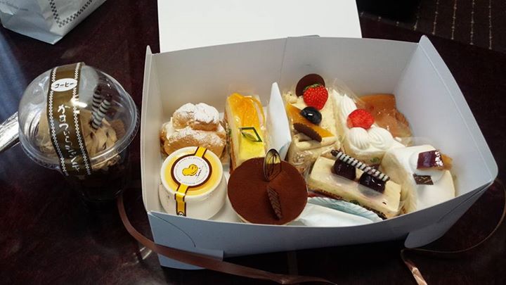 二葉堂（フタバドウ）&nbsp;ケーキ・タルト,プリン&nbsp;シュークリーム、イチゴショート、チーズケーキ、かすてらシャンティ他