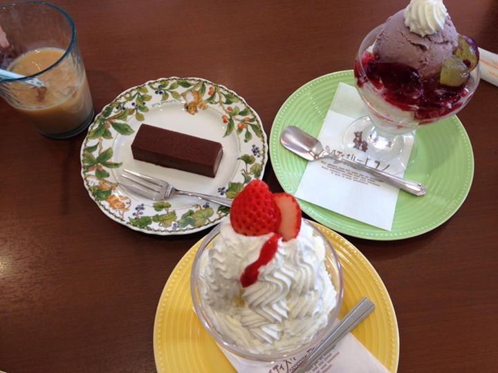 パティスリーヒラノ(cafe HIRANO) パフェ・サンデー,ケーキ・タルト 期間限定プランパフェ、チー玉パフェ、チョコレート系ケーキ