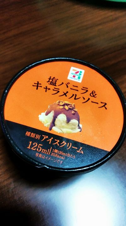 セブンイレブン&nbsp;アイス・ジェラート&nbsp;塩バニラ＆キャラメルソース