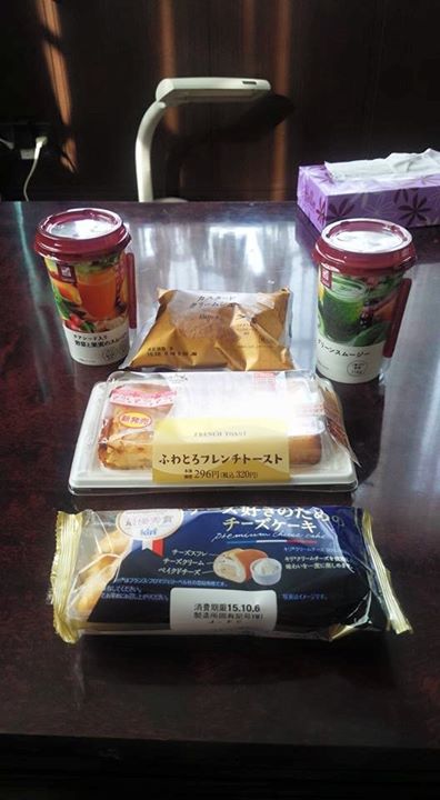 ローソン(LAWSON) ドリンク,シュークリーム,ケーキ・タルト スムージー(チアシード入り、グリーン)、カスタードクリームシュー、ふわとろフレンチトースト、チーズ好きのためのチーズケーキ