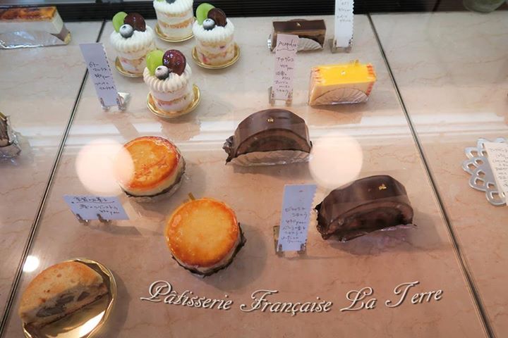 パティスリーフランセス・ラ・テール ケーキ・タルト フロマージュブラン、栗のシブーストウ