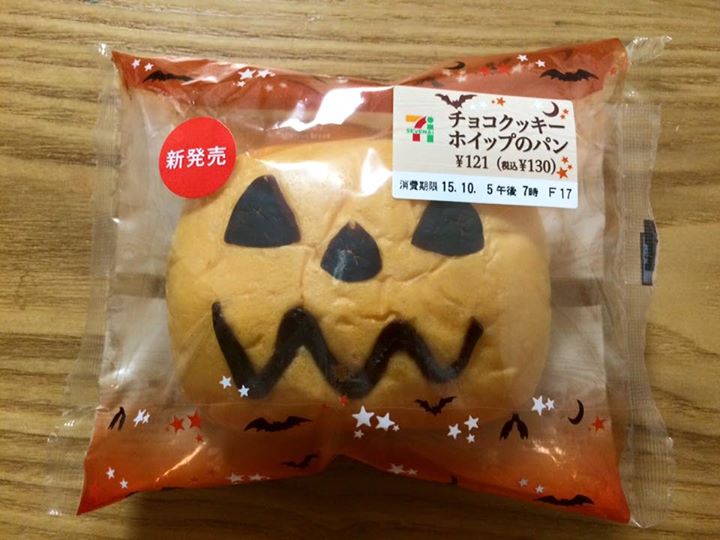 セブンイレブン パン チョコクッキー ホイップのパン