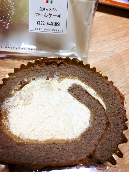 セブンイレブン&nbsp;ケーキ・タルト&nbsp;生キャラメルロールケーキ
