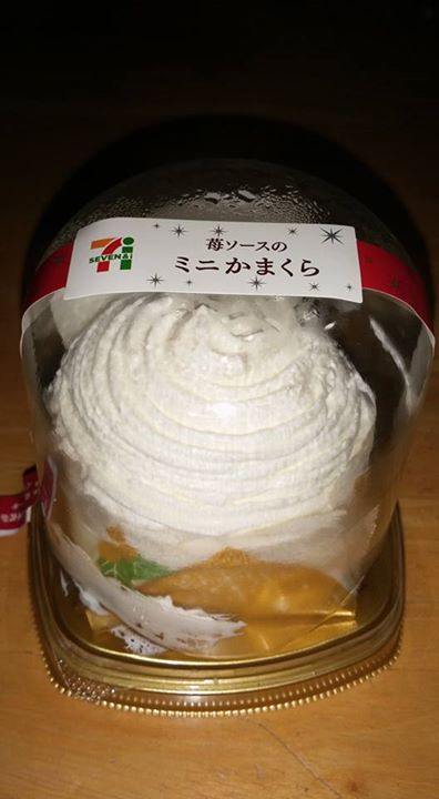 セブンイレブン&nbsp;ケーキ・タルト&nbsp;苺ソースのミニかまくら