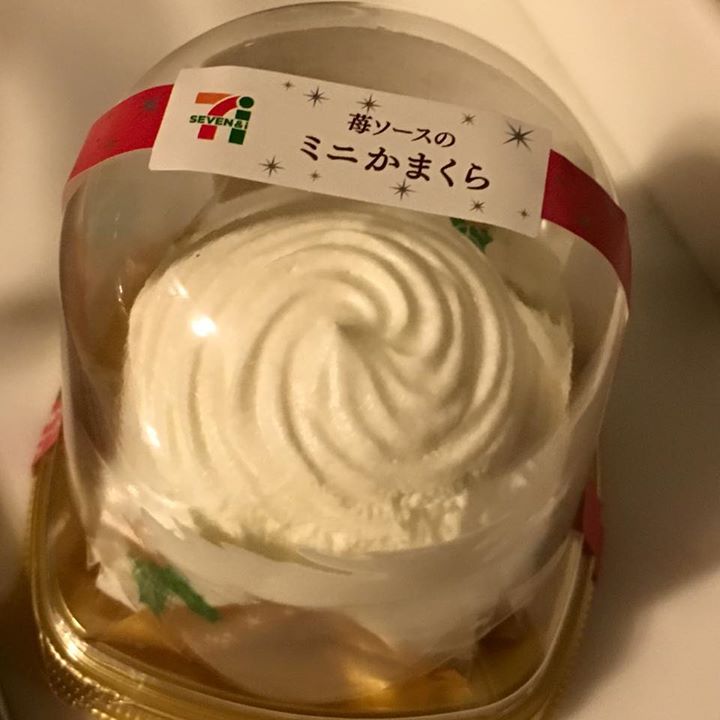 セブンイレブン&nbsp;ケーキ・タルト&nbsp;苺ソースのミニかまくら・もちぷにゃ