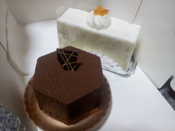 パティスリー ラ・バル(La Balle) ケーキ・タルト レアチーズケーキ、グランショコラ