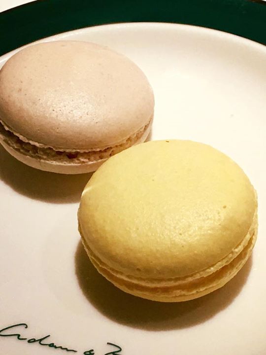 パティスリーセルクル（cercle）&nbsp;マカロン,アイス・ジェラート&nbsp;マカロン（カフェモカ・パッションフルーツ）、ピノ ベルベットショコラ
