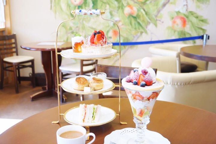 パティスリーヒラノ(cafe HIRANO) パフェ・サンデー,ケーキ・タルト クリームブリュレのパフェ、苺のケーキ