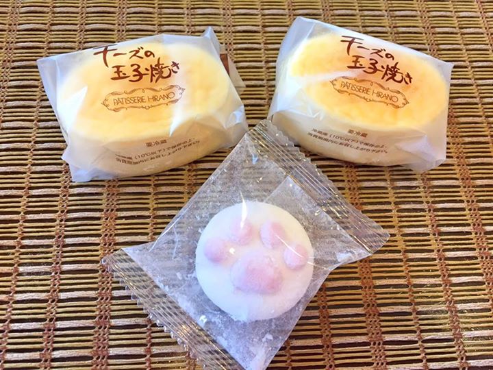 cafe里わ(サトワ) マシュマロ,ケーキ・タルト パティスリーヒラノさんのチーズの玉子焼き、やわはださんのマシュマロ