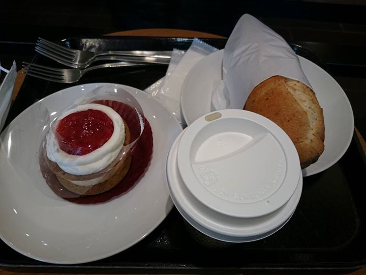 スターバックス コーヒー ジャパン(Starbucks Coffee Japan) ケーキ・タルト,ドリンク イチゴチーズケーキ他
