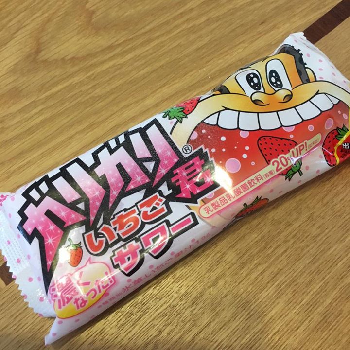 スーパー・コンビニ・その他 アイス・ジェラート ガリガリ君(いちごサワー)