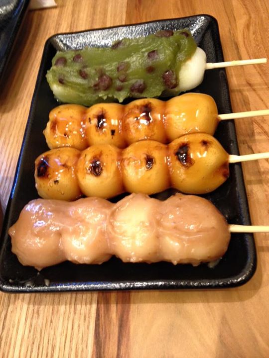 甘味処いろは&nbsp;お団子&nbsp;みたらしだんご、かつお節のだんご、抹茶だんごなど