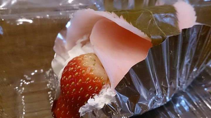 栄心堂（エイシンドウ）&nbsp;桜もち&nbsp;苺生クリーム桜餅