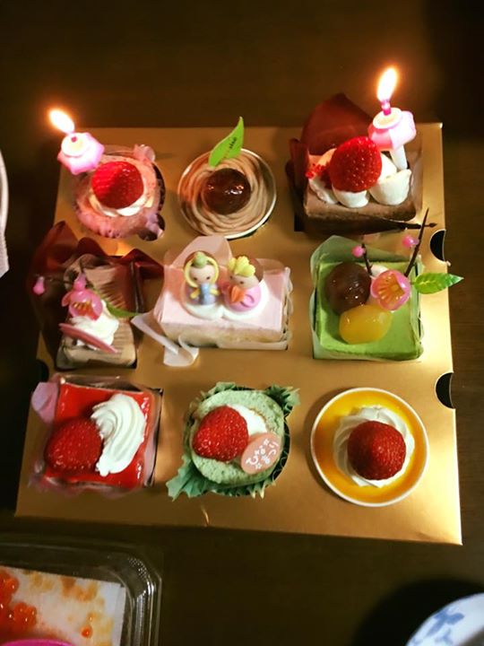 シャトレーゼ ケーキ・タルト おひな様ケーキ(小倉抹茶、ストロベリーショコラ、チョコロール、オレンジレアチーズ、苺生クリーム、抹茶ロール、ダブルチョコ、モンブラン、苺ロール)