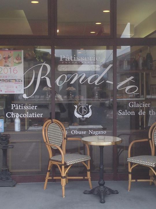 パティスリー ロント(Patisserie Rond-to) ケーキ・タルト アンブル ノア、ミルフィーユ オ フレーズ、シ シリー、フランボワジェ