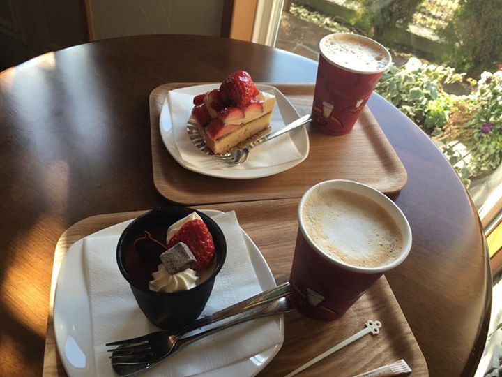 ひつじ家（ヒツジヤ）&nbsp;ケーキ・タルト&nbsp;いちごのタルト、ティラミス