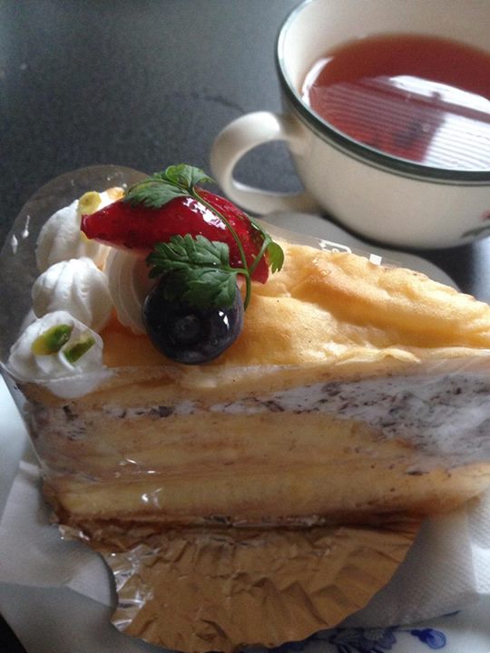 パティスリーヒラノ（cafe HIRANO）&nbsp;ケーキ・タルト&nbsp;苺とブドウのミルフィーユ風ケーキ