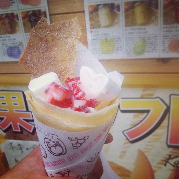 サウザンドクレープ&nbsp;クレープ&nbsp;いちごとレアチーズのクレープ