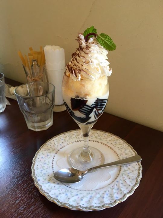 公園のベンチ(コウエンノベンチ) パフェ・サンデー カフェシンフォニー