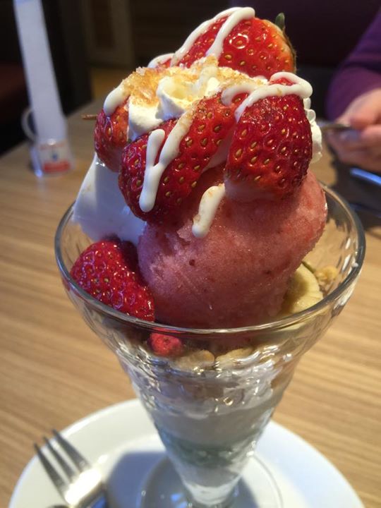 デニーズ（Denny’s）&nbsp;パフェ・サンデー&nbsp;桜と苺のミニパルフェ