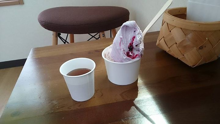 信州ジェラート with（ウィズ）&nbsp;アイス・ジェラート,ケーキ・タルト&nbsp;ベリー系のジェラート、シフォンケーキ（よもぎ、ココア）