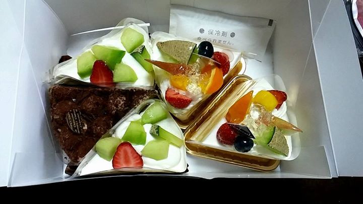 シャトレーゼ&nbsp;ケーキ・タルト&nbsp;【5月限定】メロンと苺のプレミアムショートケーキ、チョコレートケーキ他