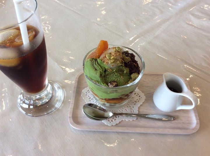 カフェぴろきち ケーキ・タルト,パフェ・サンデー みかんとホワイトチョコのムース、和みパフェ