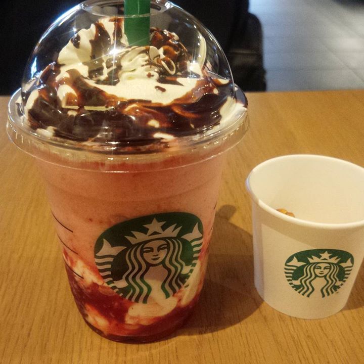 スターバックス コーヒー ジャパン（Starbucks Coffee Japan）&nbsp;ドリンク&nbsp;チョコレートソース掛け ストロベリーディライトフランペチーノ