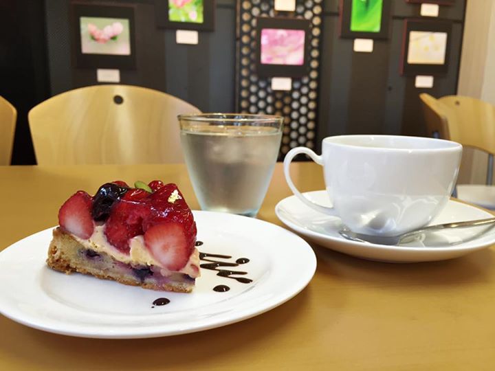 花岡（ハナオカ）&nbsp;ケーキ・タルト&nbsp;ベリーベリータルト、フルーツロール