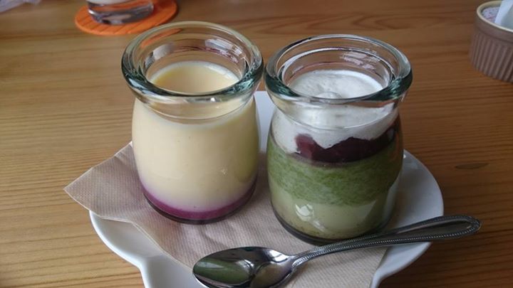ぷりんカフェmusubi（ムスビ）&nbsp;プリン&nbsp;抹茶プリンとカシスプリン