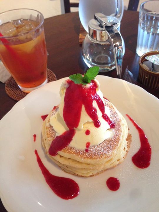 カフェ トケトケ（toque toque）&nbsp;パンケーキ&nbsp;ベリー系ソースのパンケーキ