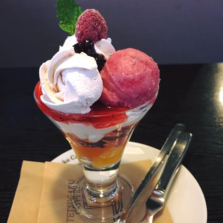 ブレラ珈琲館（コーヒーカン）&nbsp;パフェ・サンデー&nbsp;バラ祭りパフェ（ローズヒップゼリー、3種シャーベットバラクリーム）