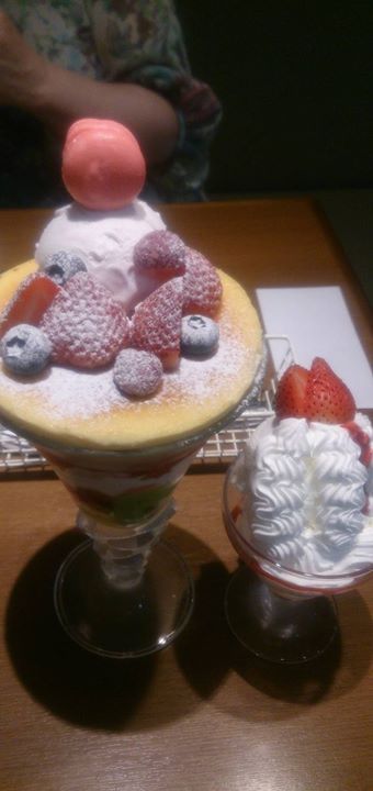 パティスリーヒラノ(cafe HIRANO) パフェ・サンデー クレームブリュレのパフェ、チー玉パフェ