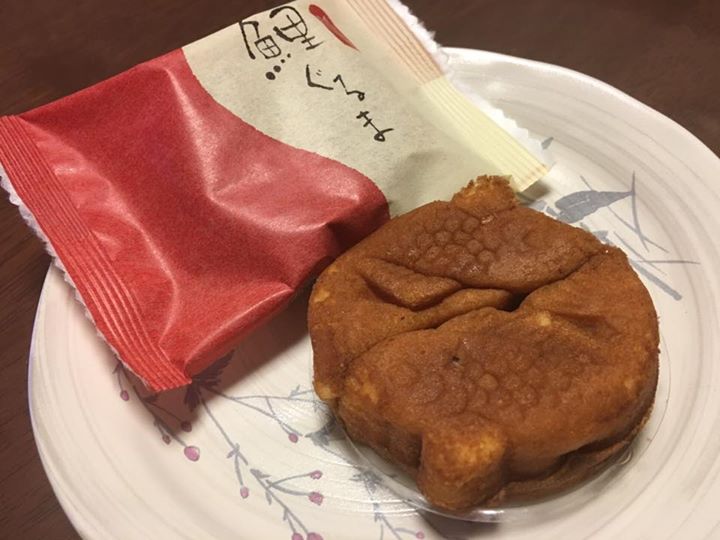 和泉屋菓子店・傳兵衛（イズミヤカシテン・デンベエ）&nbsp;その他スイーツ&nbsp;鯉ぐるま（つぶ餡、カスタードクリーム）