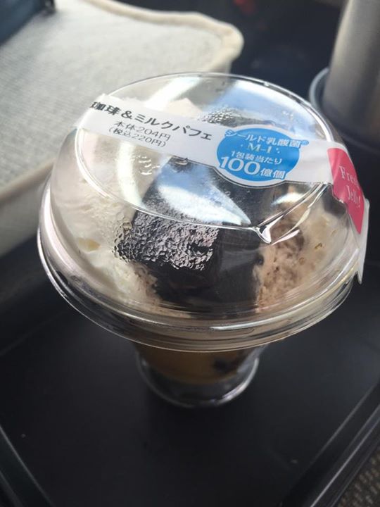 ファミリーマート(FamilyMart) パフェ・サンデー 珈琲&ミルクパフェ