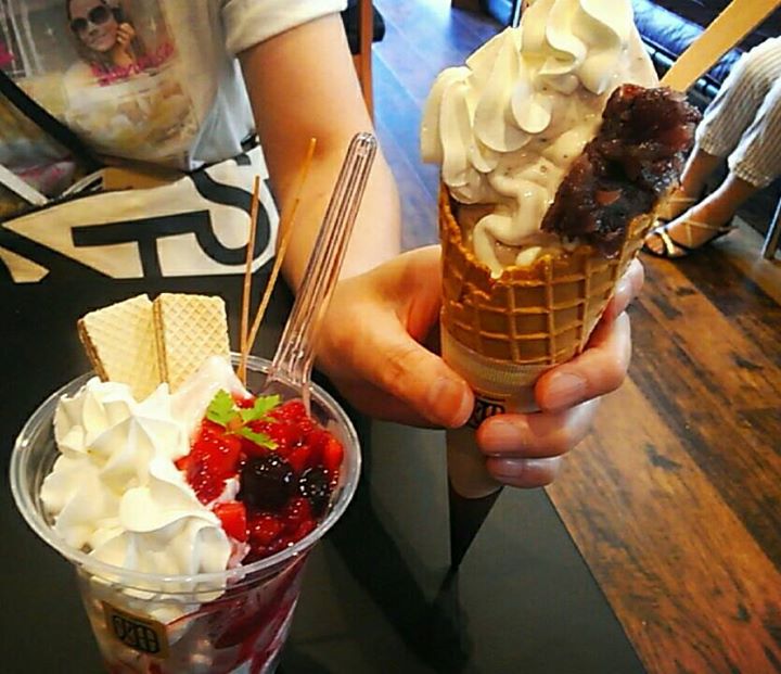 Vege Sweets Cafe CHILL OUT&SOFT CREAM畑（チルアウト アンド ソフトクリーム ハタケ）&nbsp;アイス・ジェラート&nbsp;あんころ、ブルーベリーベリーのソフトクリーム