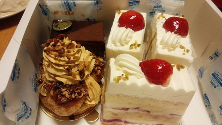 パティスリー ロント(Patisserie Rond-to) ケーキ・タルト ショートケーキ、サントノーレキャラメルポワレ