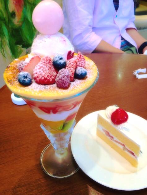 パティスリーヒラノ（cafe HIRANO）&nbsp;パフェ・サンデー&nbsp;クリームブリュレのパフェ
