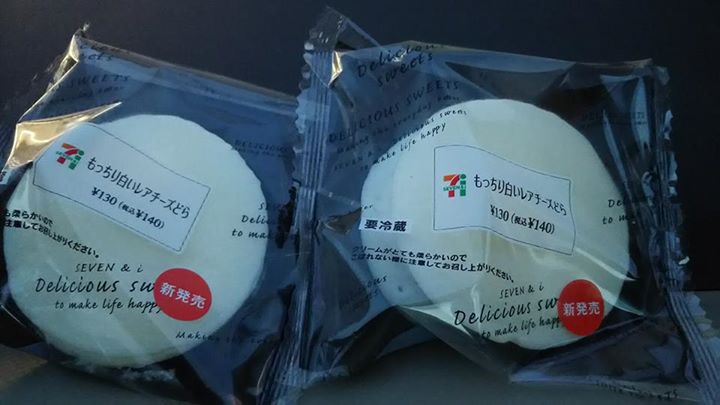 セブンイレブン&nbsp;どら焼き&nbsp;もっちり白いレアチーズドラ