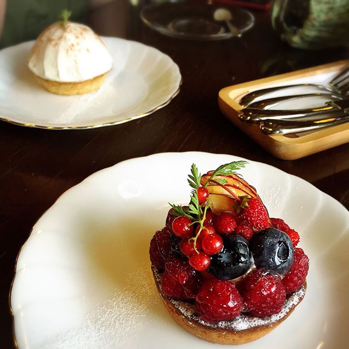 スウィーツカフェ・ル・パステ ケーキ・タルト ベリーのタルト、バナナパイ
