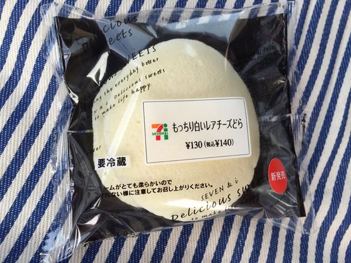 セブンイレブン&nbsp;どら焼き&nbsp;もっちり白いレアチーズどら